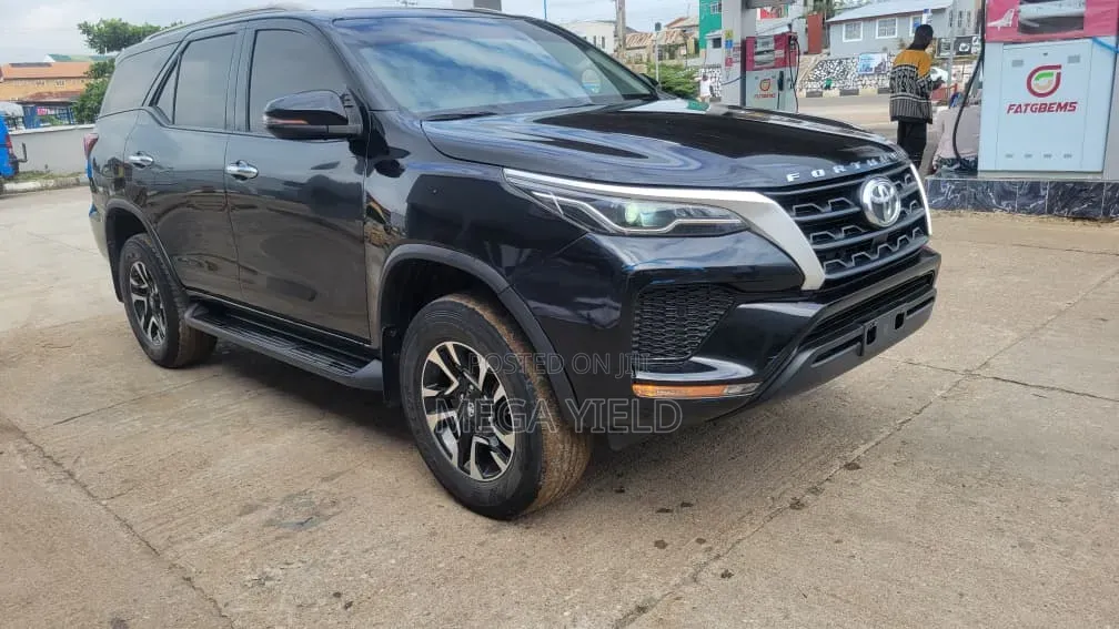Toyota Fortuner 4.0 AWD 2023 Black