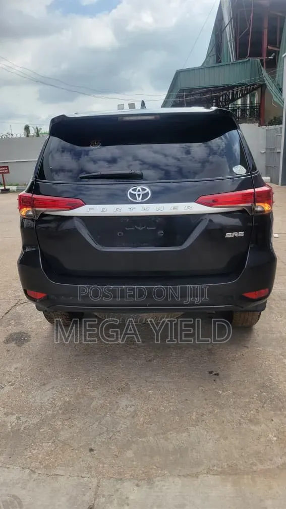 Toyota Fortuner 4.0 AWD 2023 Black