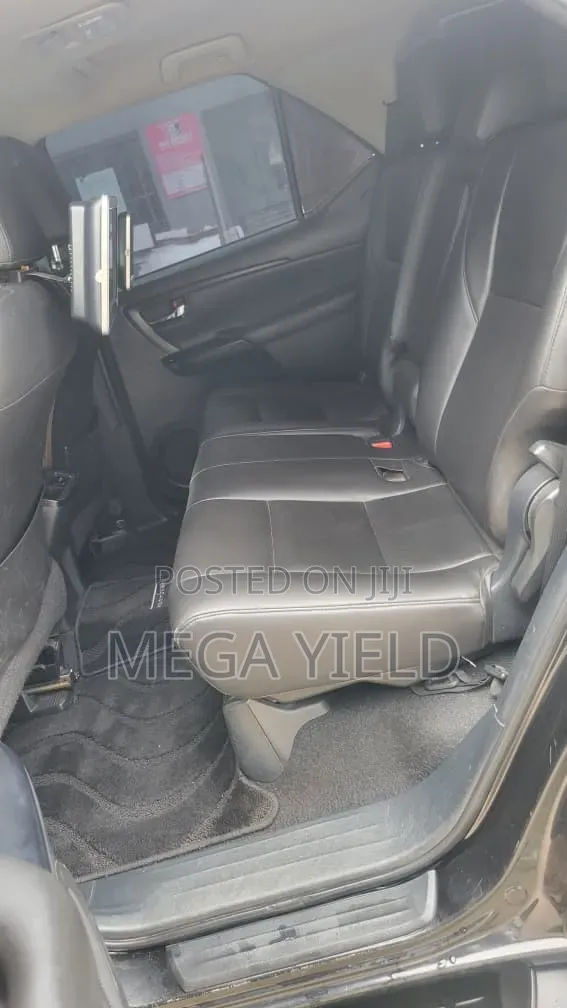 Toyota Fortuner 4.0 AWD 2023 Black