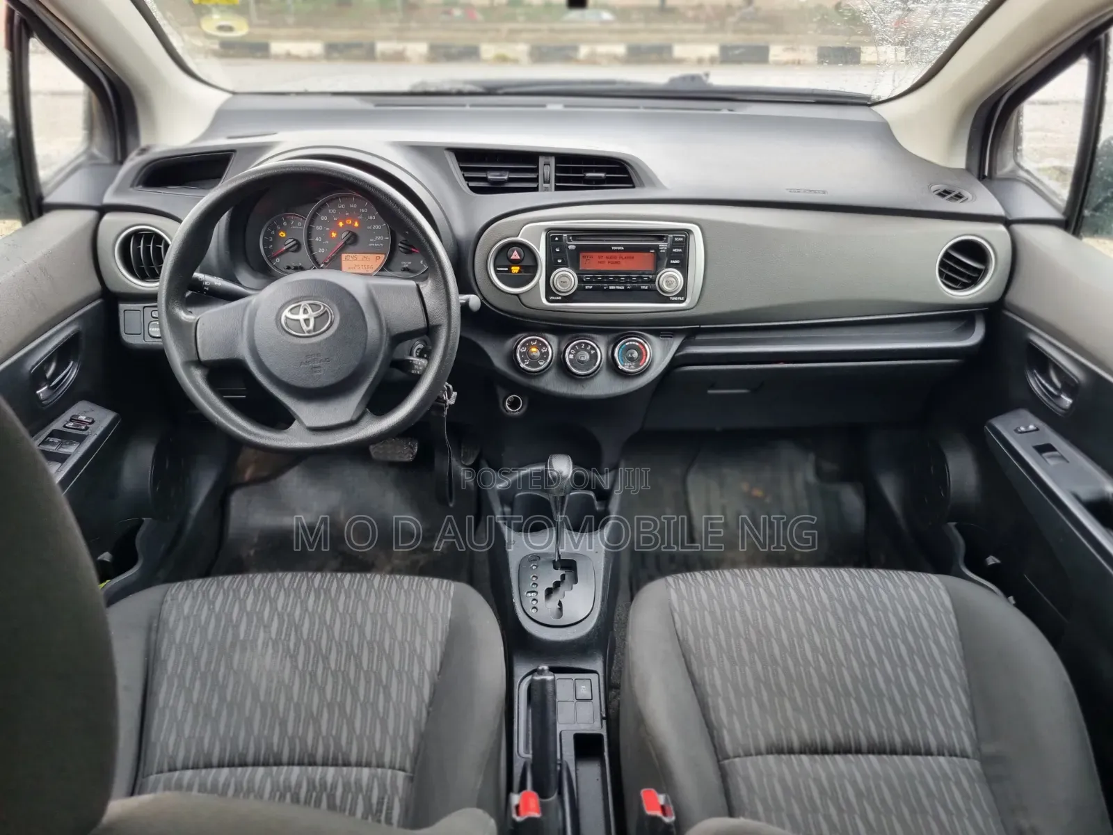 Toyota Yaris L Hatchback 5dr 2014 White