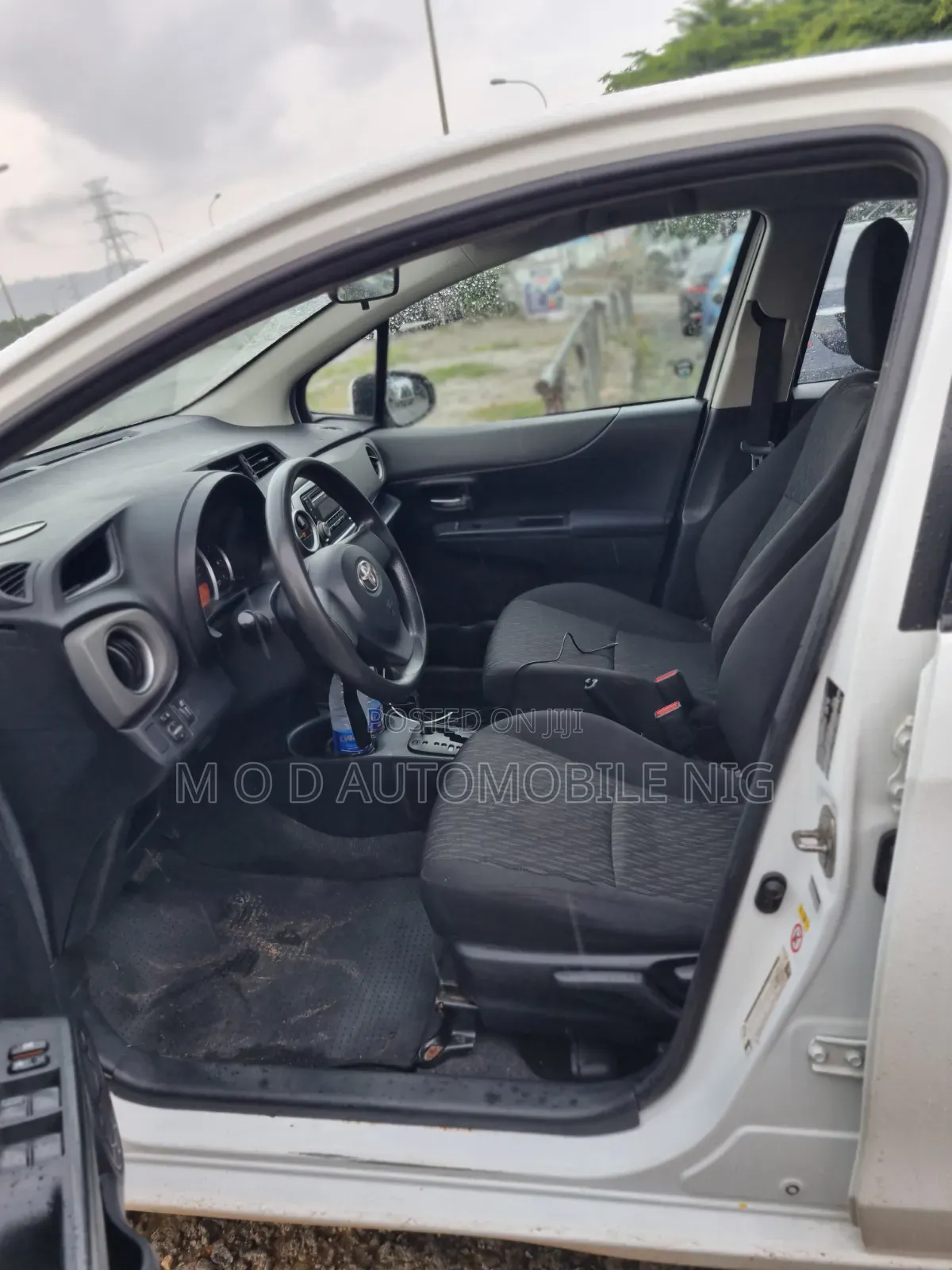 Toyota Yaris L Hatchback 5dr 2014 White
