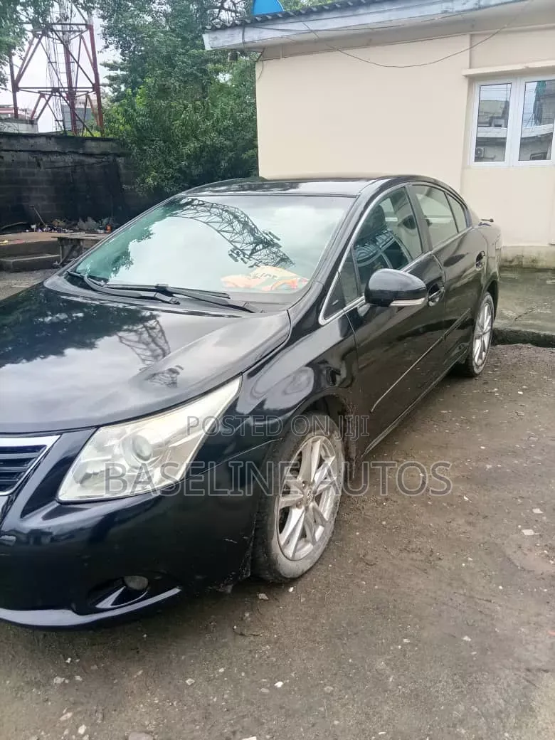 Toyota Avensis 2011 Black
