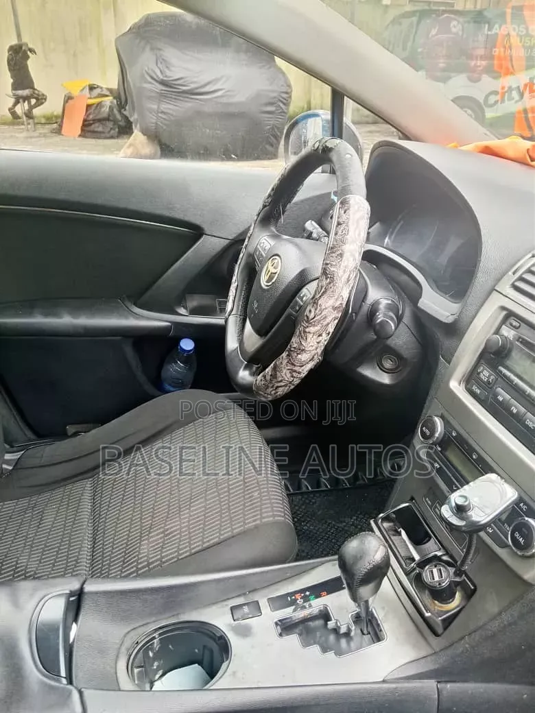 Toyota Avensis 2011 Black