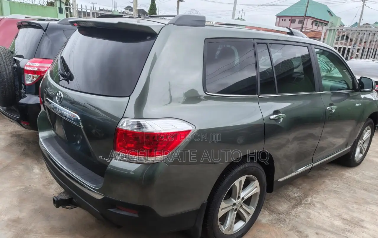 Toyota Highlander Limited 2011 Gray