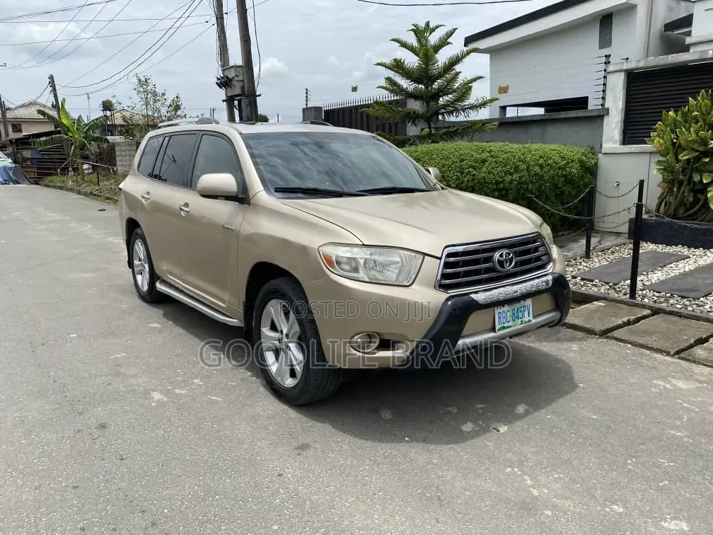 Toyota Highlander SE 2010 Gold