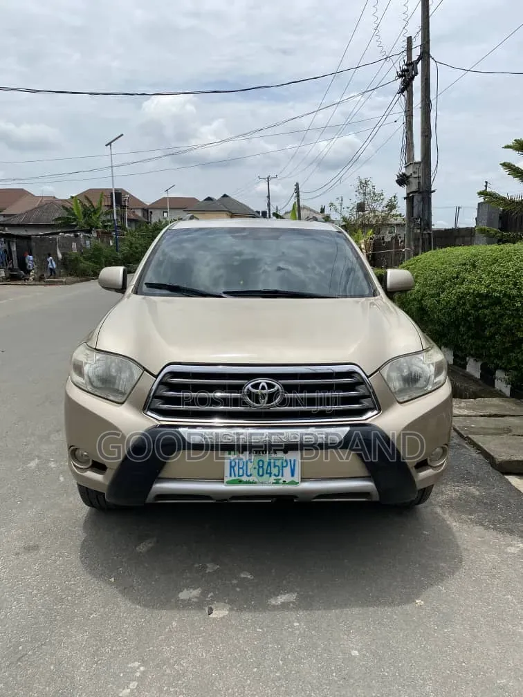 Toyota Highlander SE 2010 Gold