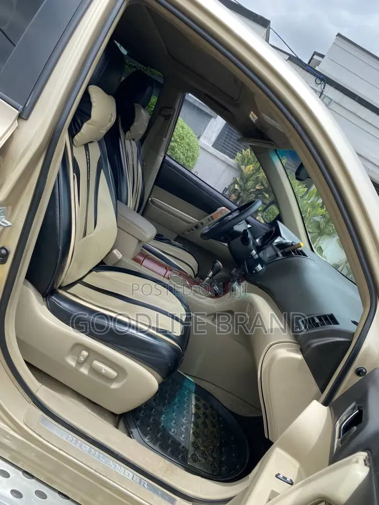 Toyota Highlander SE 2010 Gold