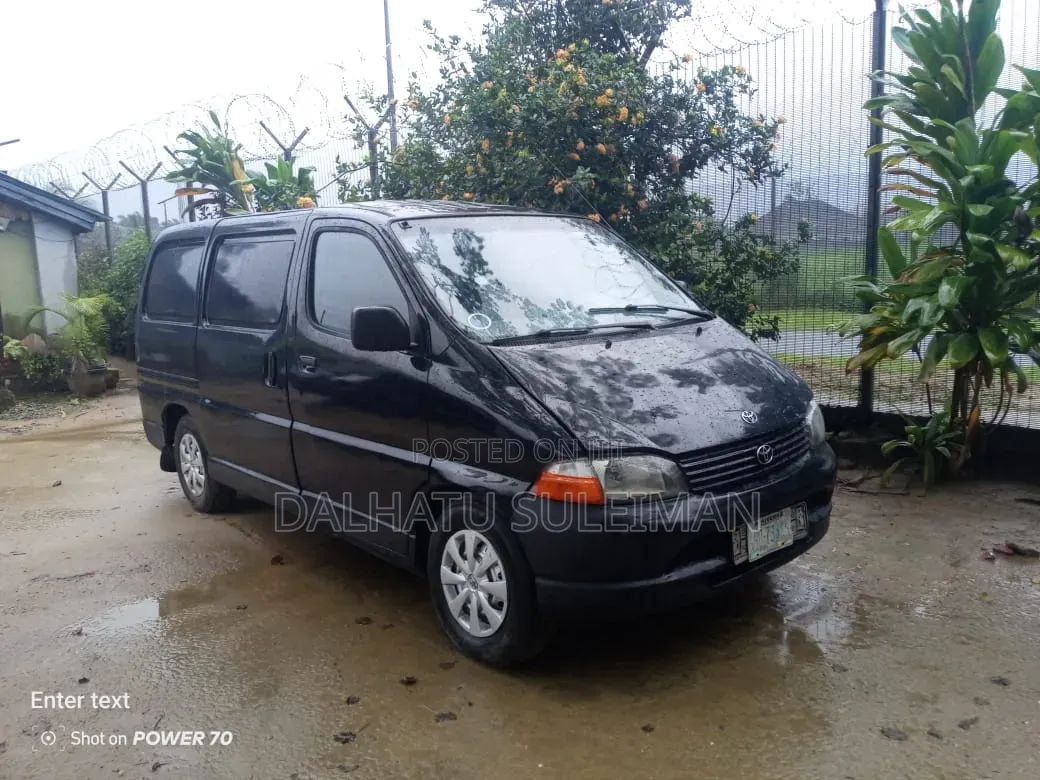 Toyota Grand HiAce 2002 Black