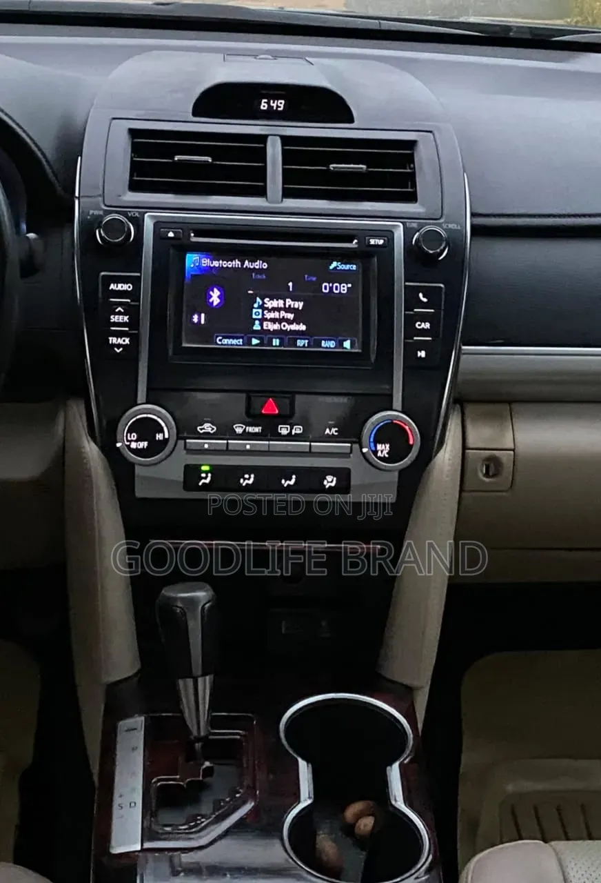 Toyota Camry XLE 4dr Sedan (2.5L 4cyl 6A) 2012 Matt Black