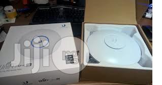 Unifi UAP-AC-PRO Indoor/Outdoor 2.4/5ghz AP