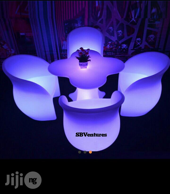 Indoor/Outdoor Dustless Chairs