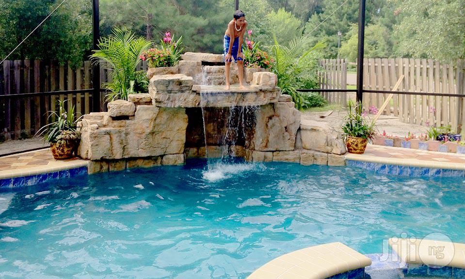 Waterfall Swimming Pool (Swimming Pool Waterfall Designs)