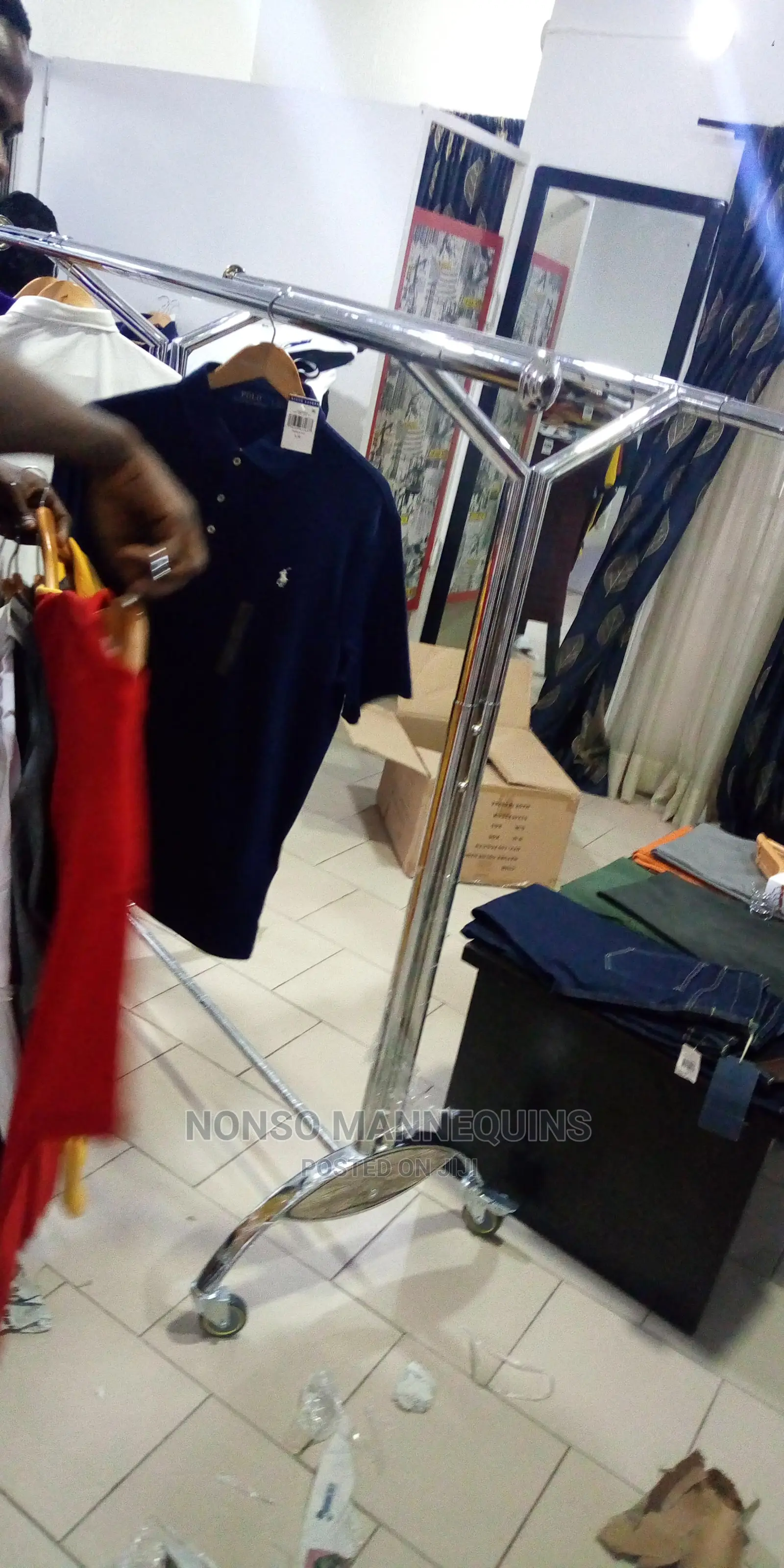 Armspread Dual Clothes Rack For Displaying Clothes