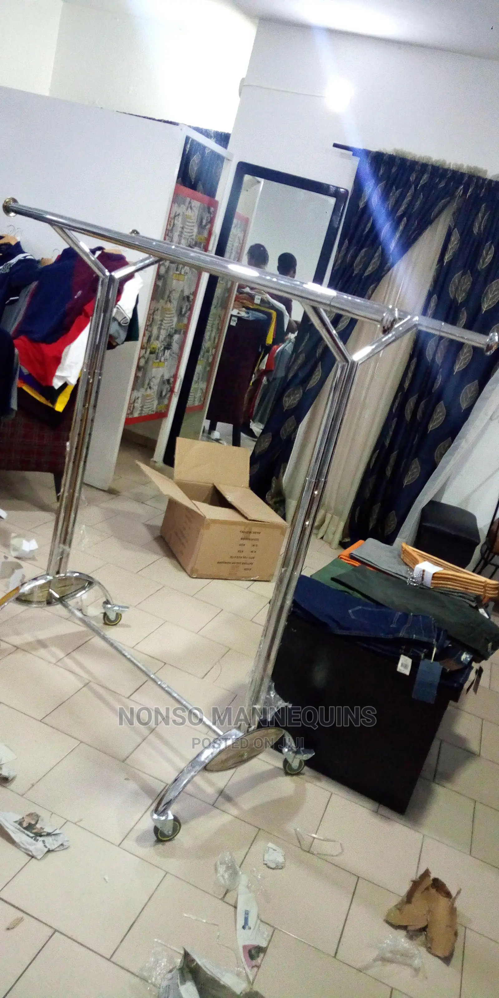 Armspread Dual Clothes Rack For Displaying Clothes