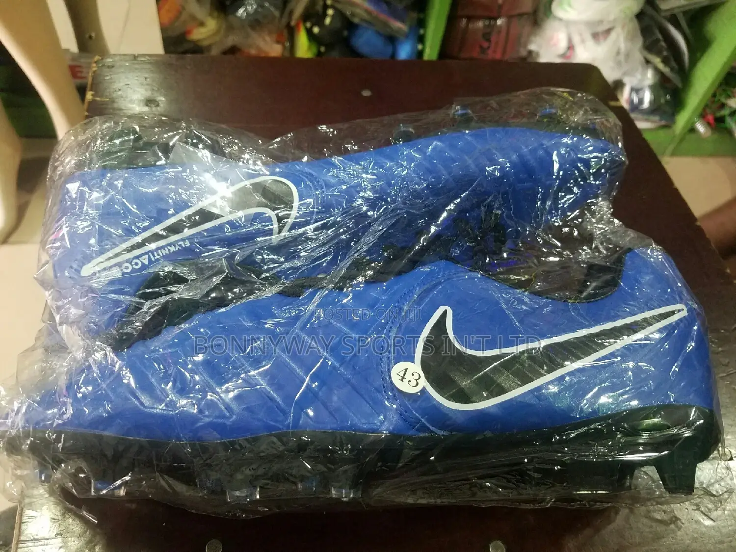 Nike Size 43 Soccer Boot