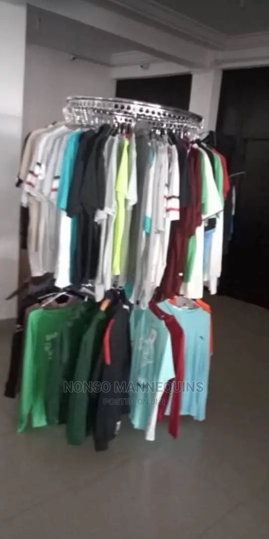 Up Down Clothes Racks Display For Boutiques