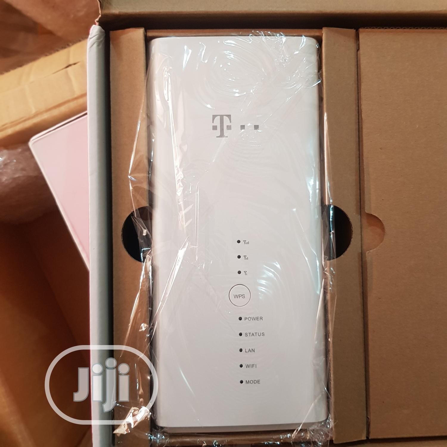 Huawei B818 Cat11 LTE Router Internet With Ultra High Speed