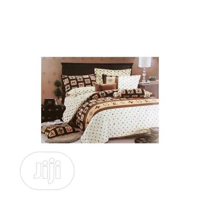 High Quality Duvet,Bedsheet With 4 Pillow Cases