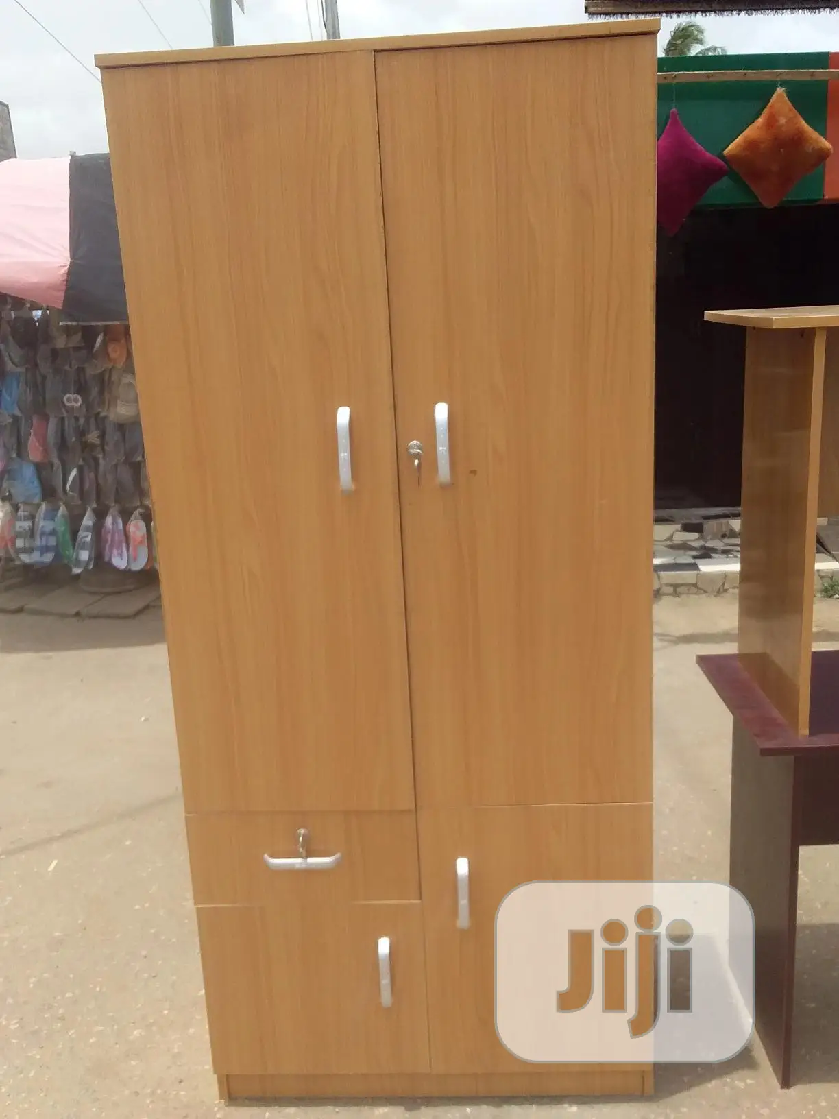 32inchis Wardrobe