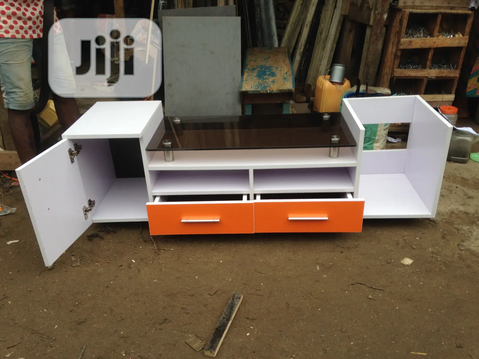 T v Stands