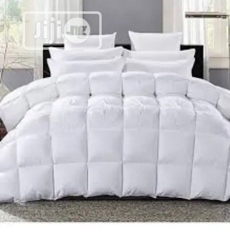 Superior Double Fibre Duvet, Bedsheet With 4 Pillow Cases