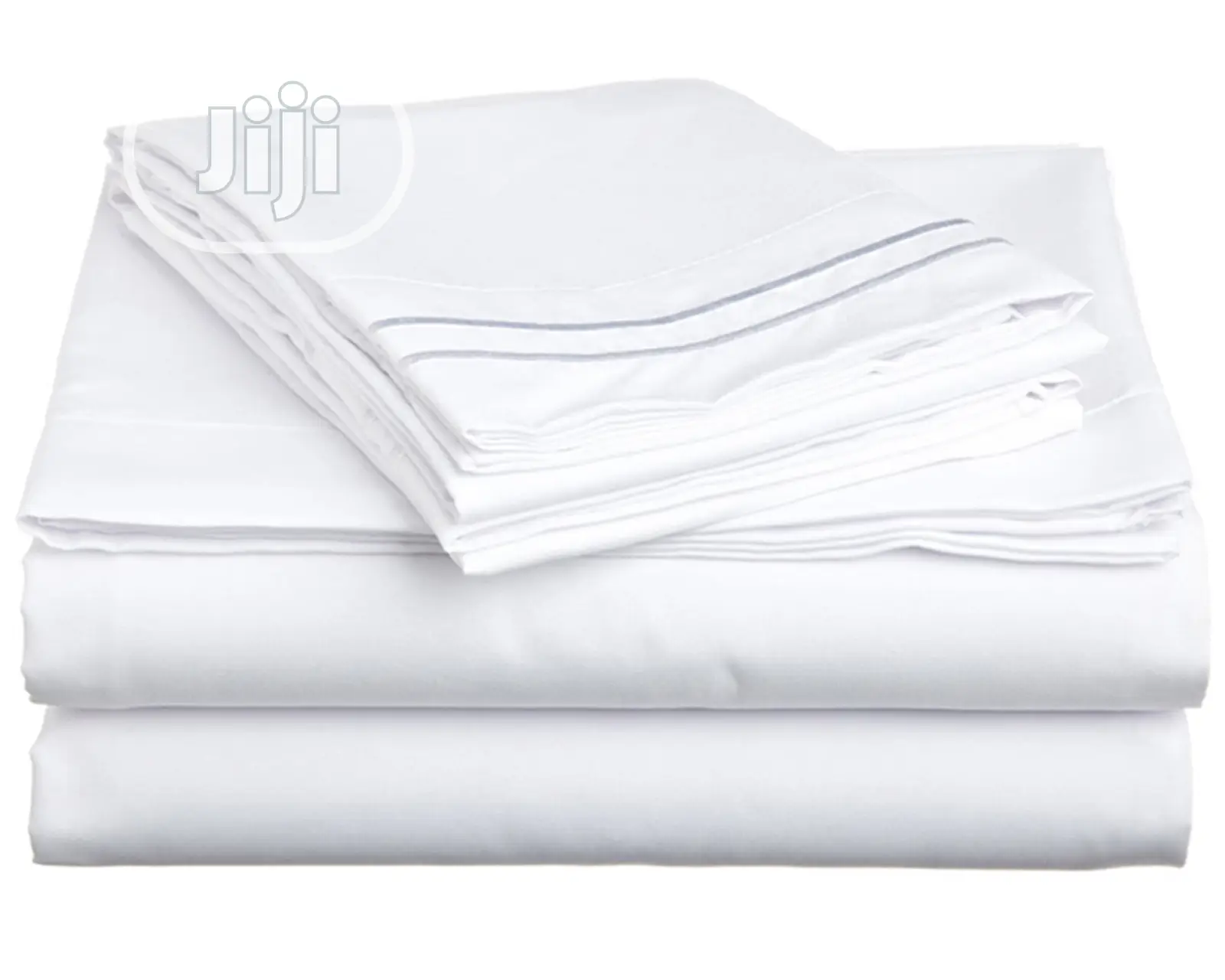 Quality Sparkling White Bedsheet With 4 Pillow Cases