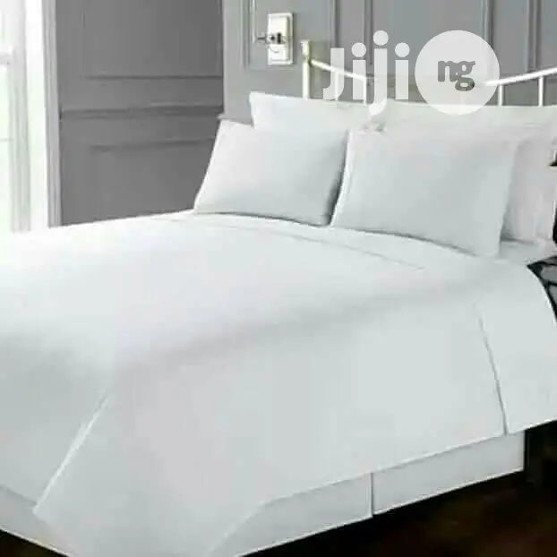 Cotton White Bedsheet With 4 Pillow Cases