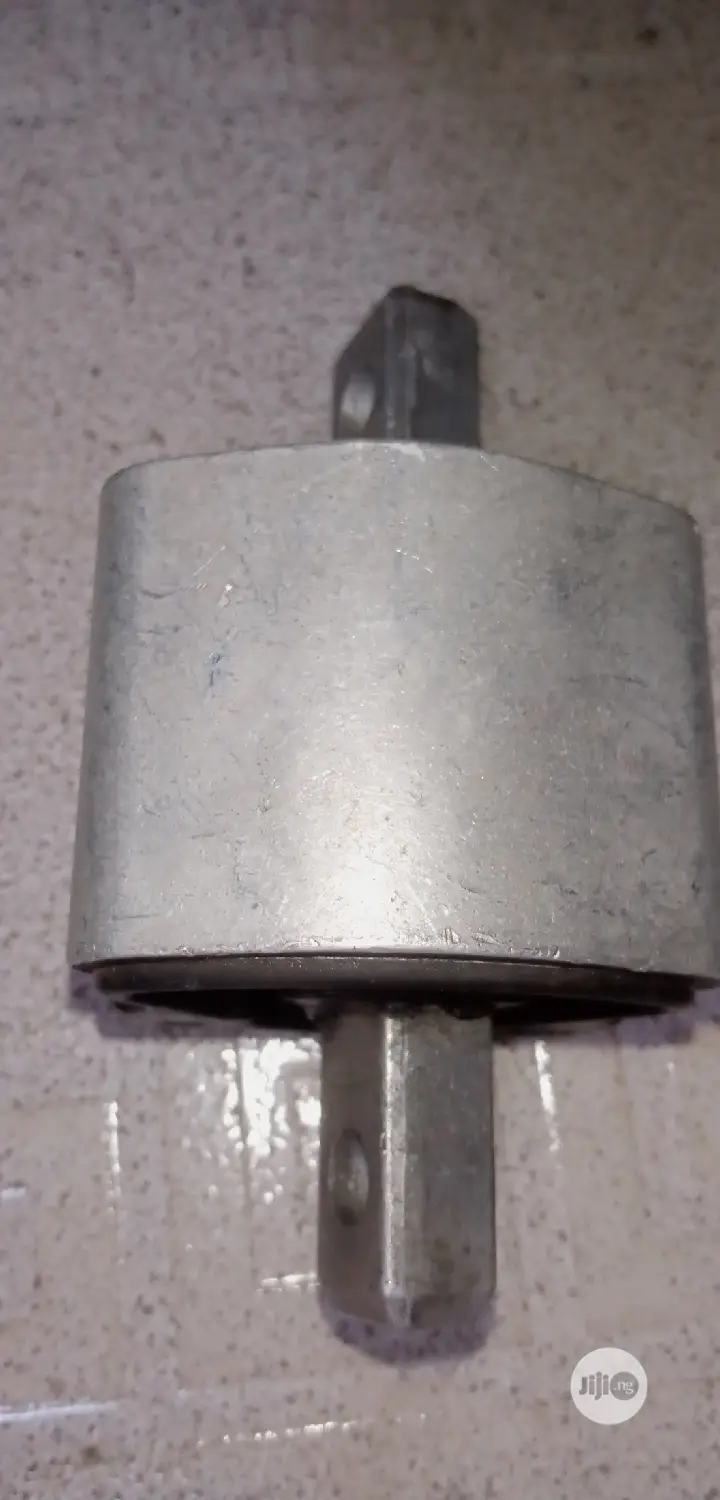 MERCEDES BENZ Gear Box Mount/Seat