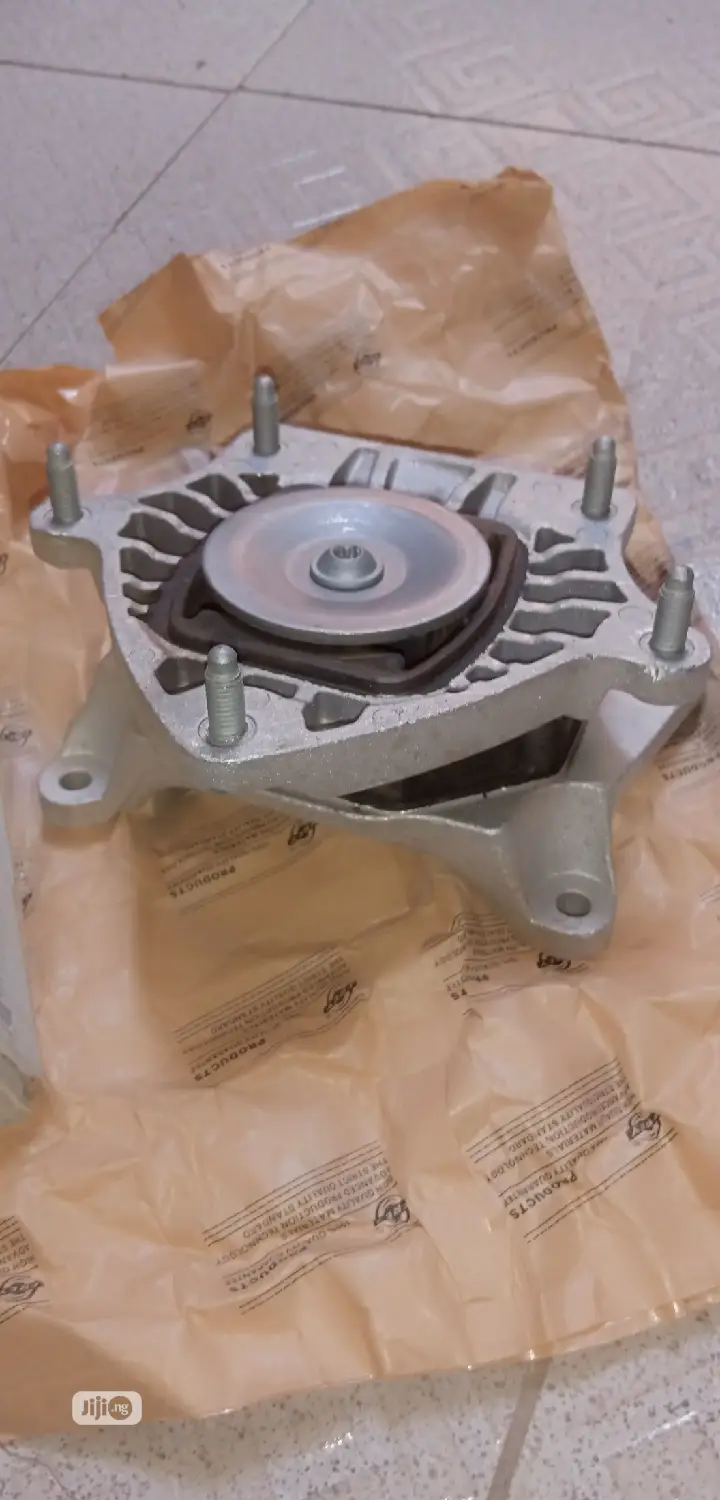 MERCEDES BENZ Gear Box Mount/Seat