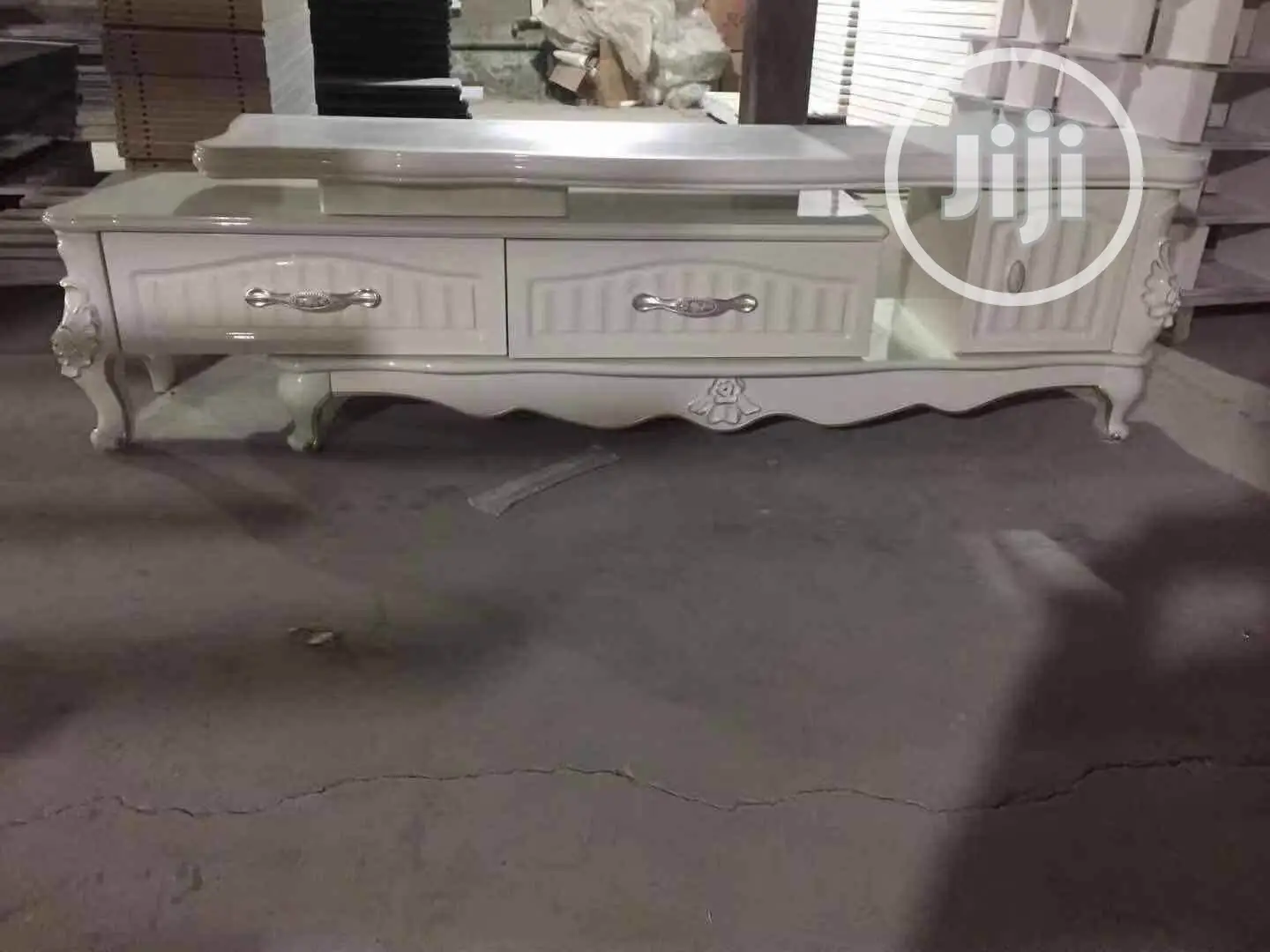 Super Glass Top TV Stand