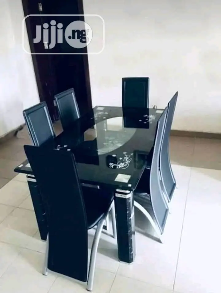 Glass Dining by Six Sitter
