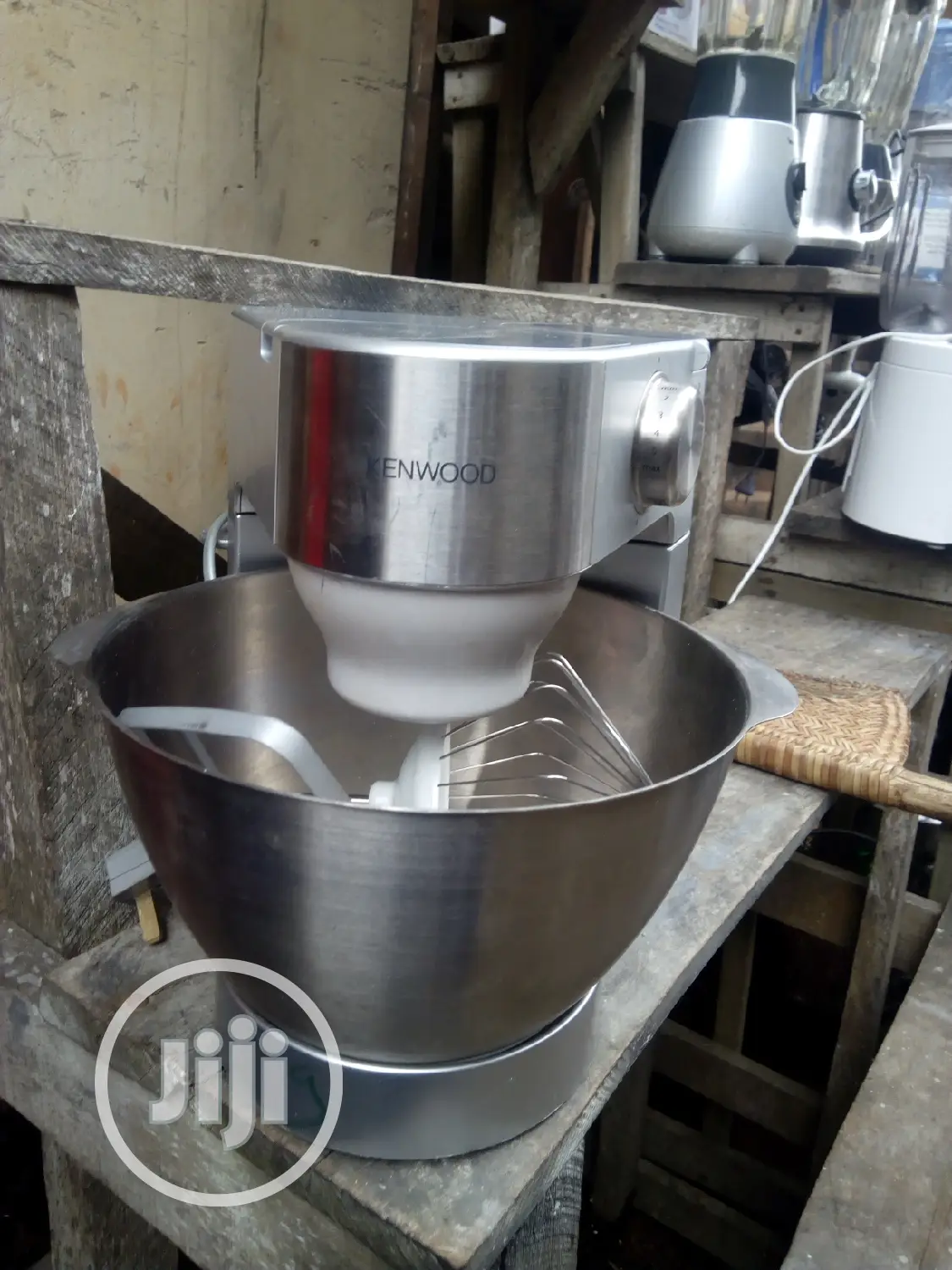 Original Kenwood 650watts Cake Mixer, 2 Springles.