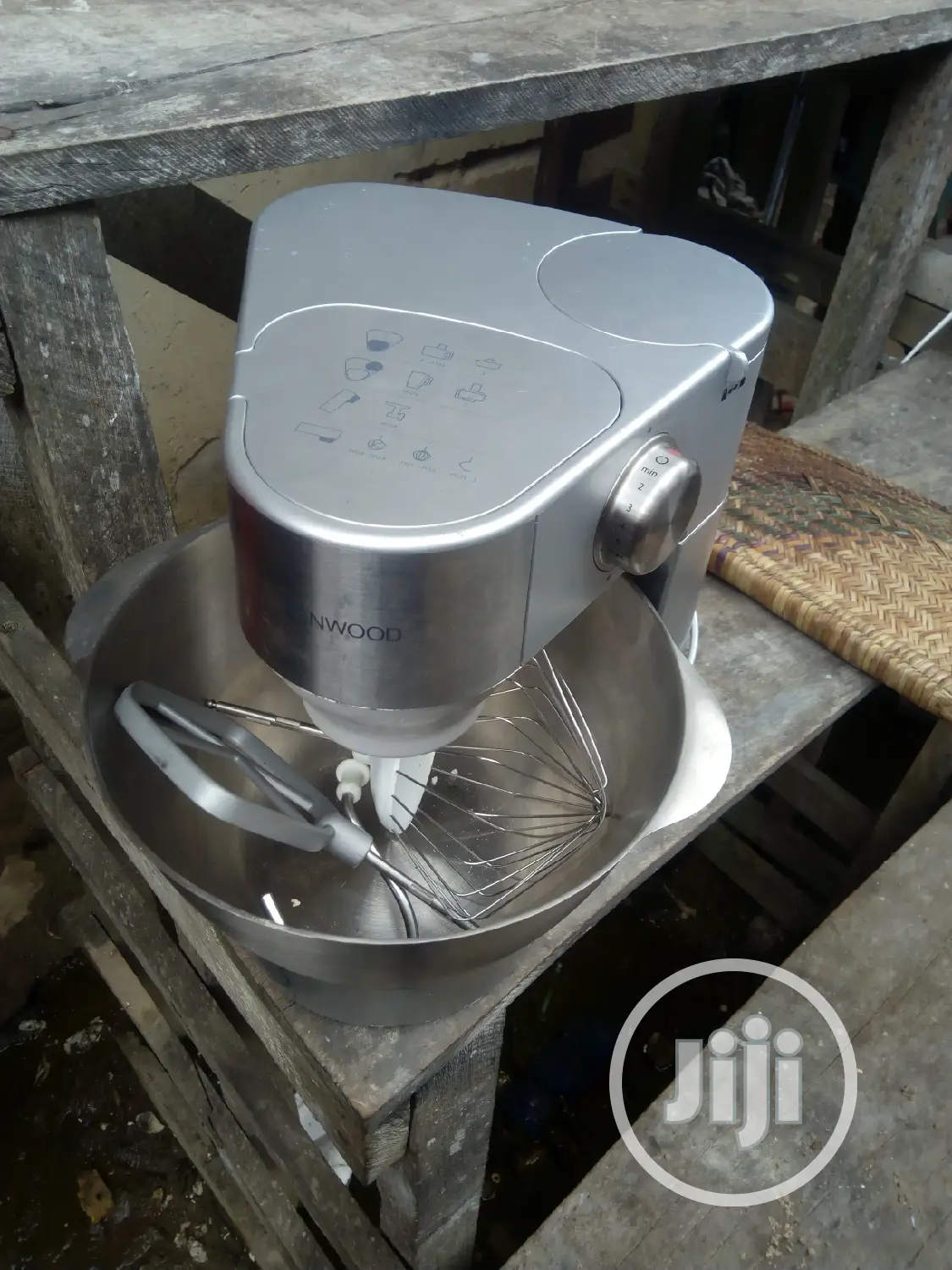Original Kenwood 650watts Cake Mixer, 2 Springles.