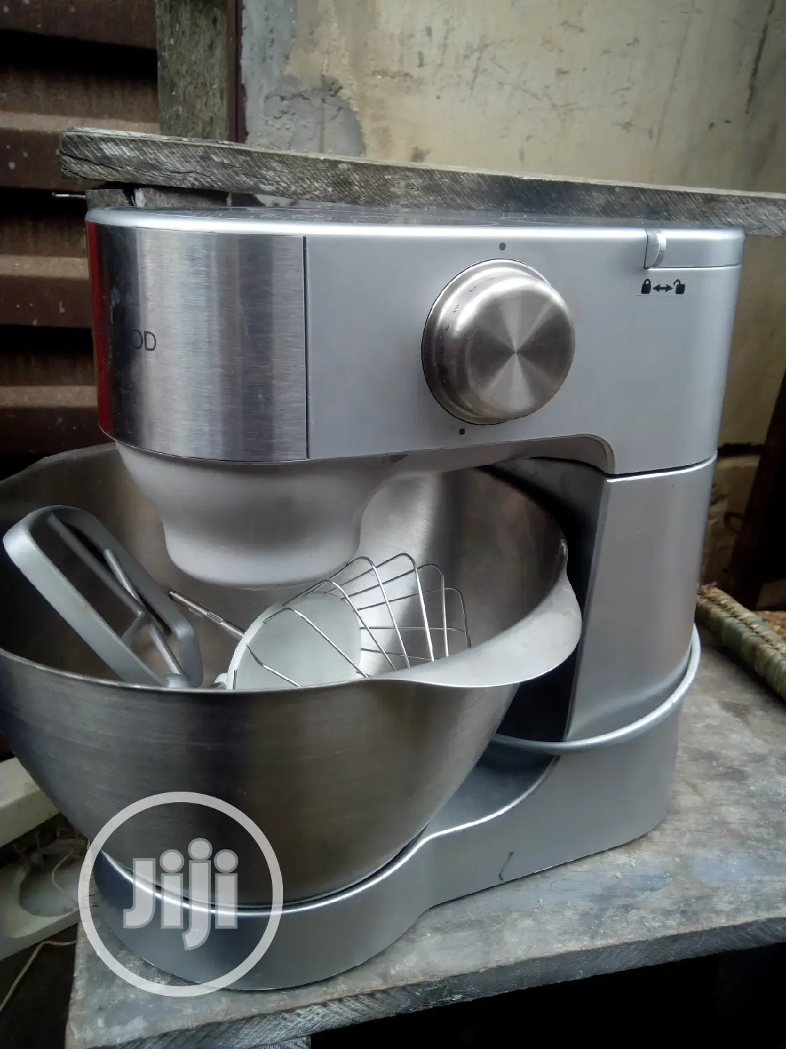 Original Kenwood 650watts Cake Mixer, 2 Springles.