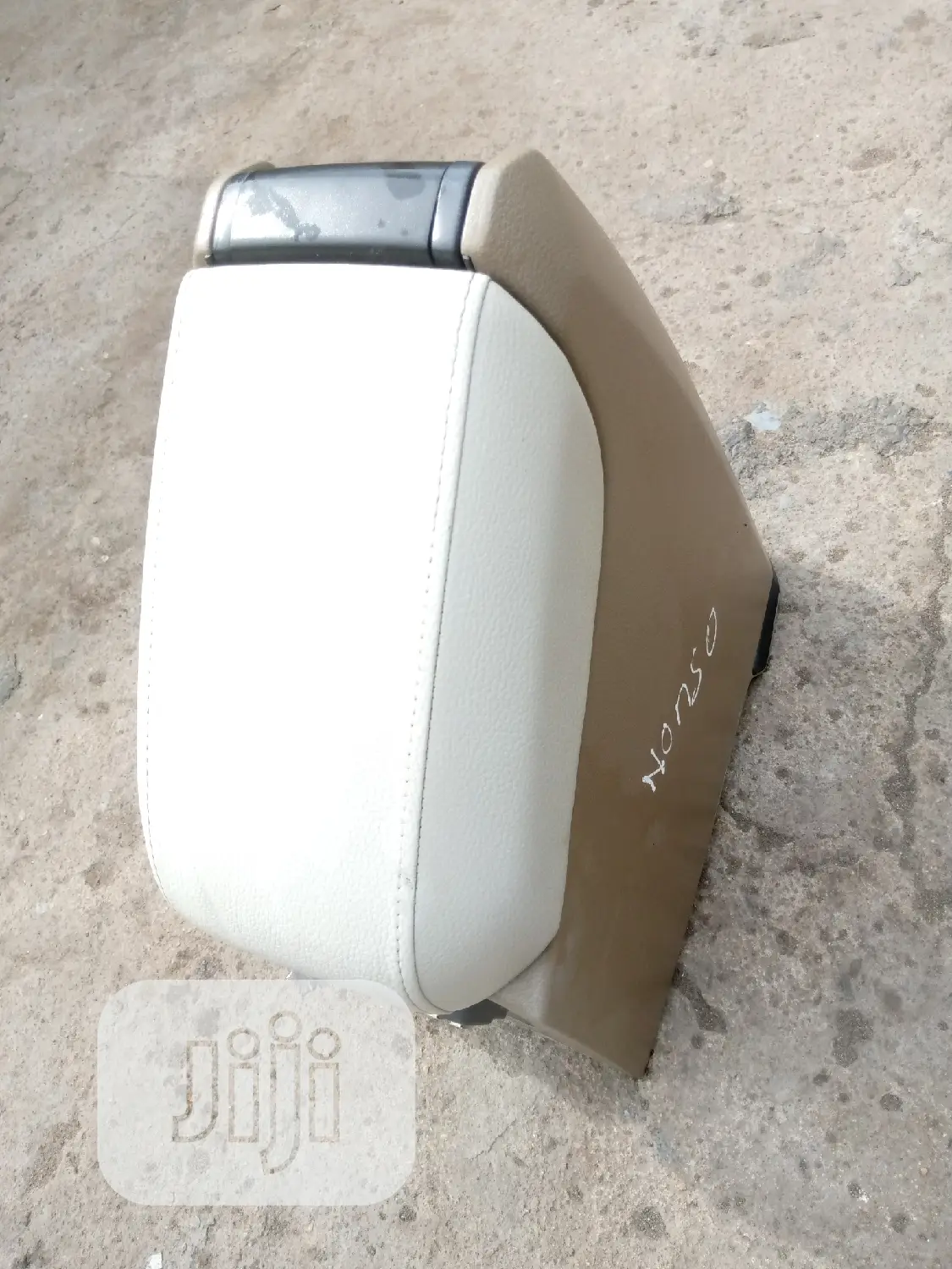 All Volvo Xc90 Arm Rest