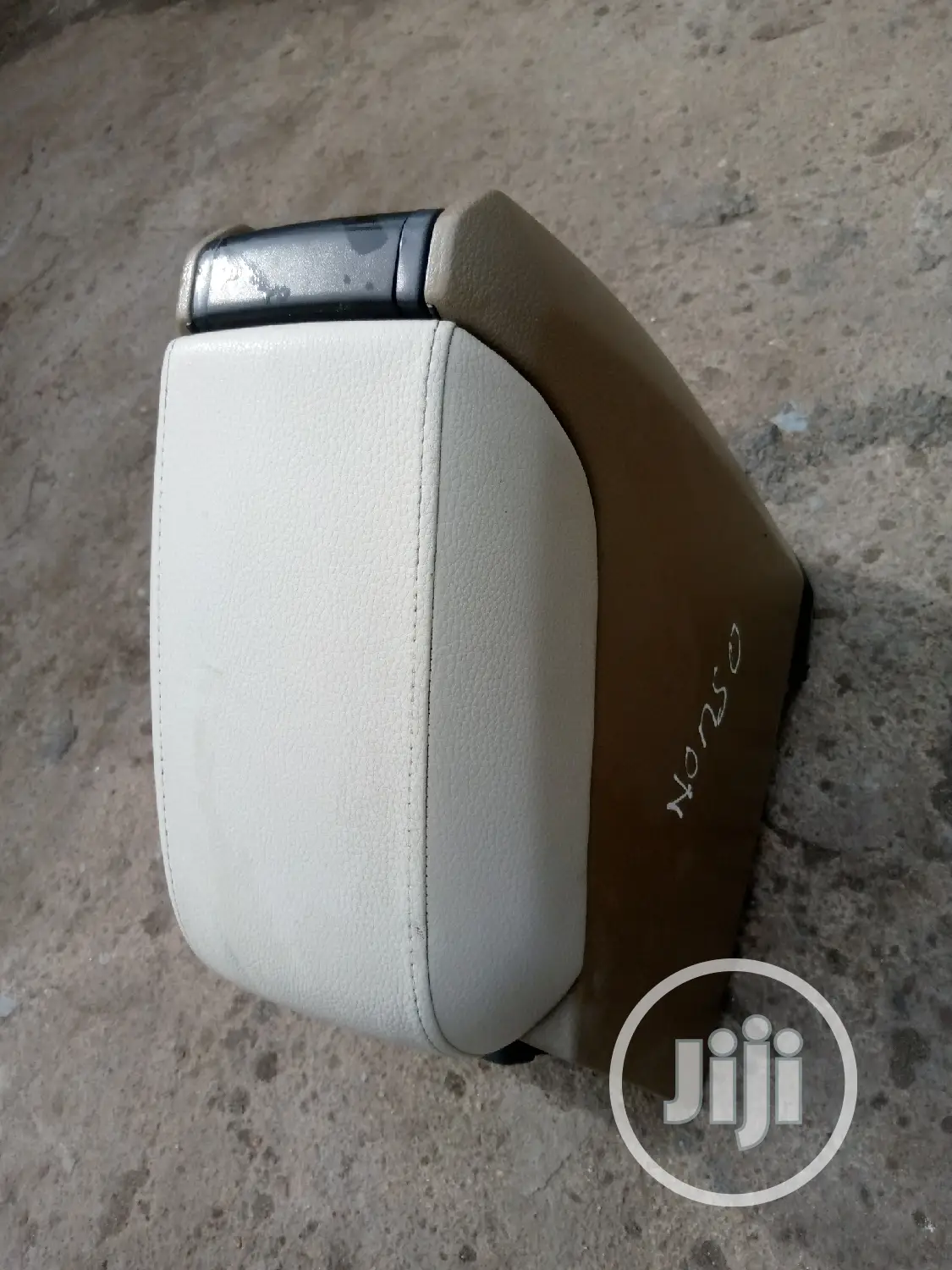 All Volvo Xc90 Arm Rest