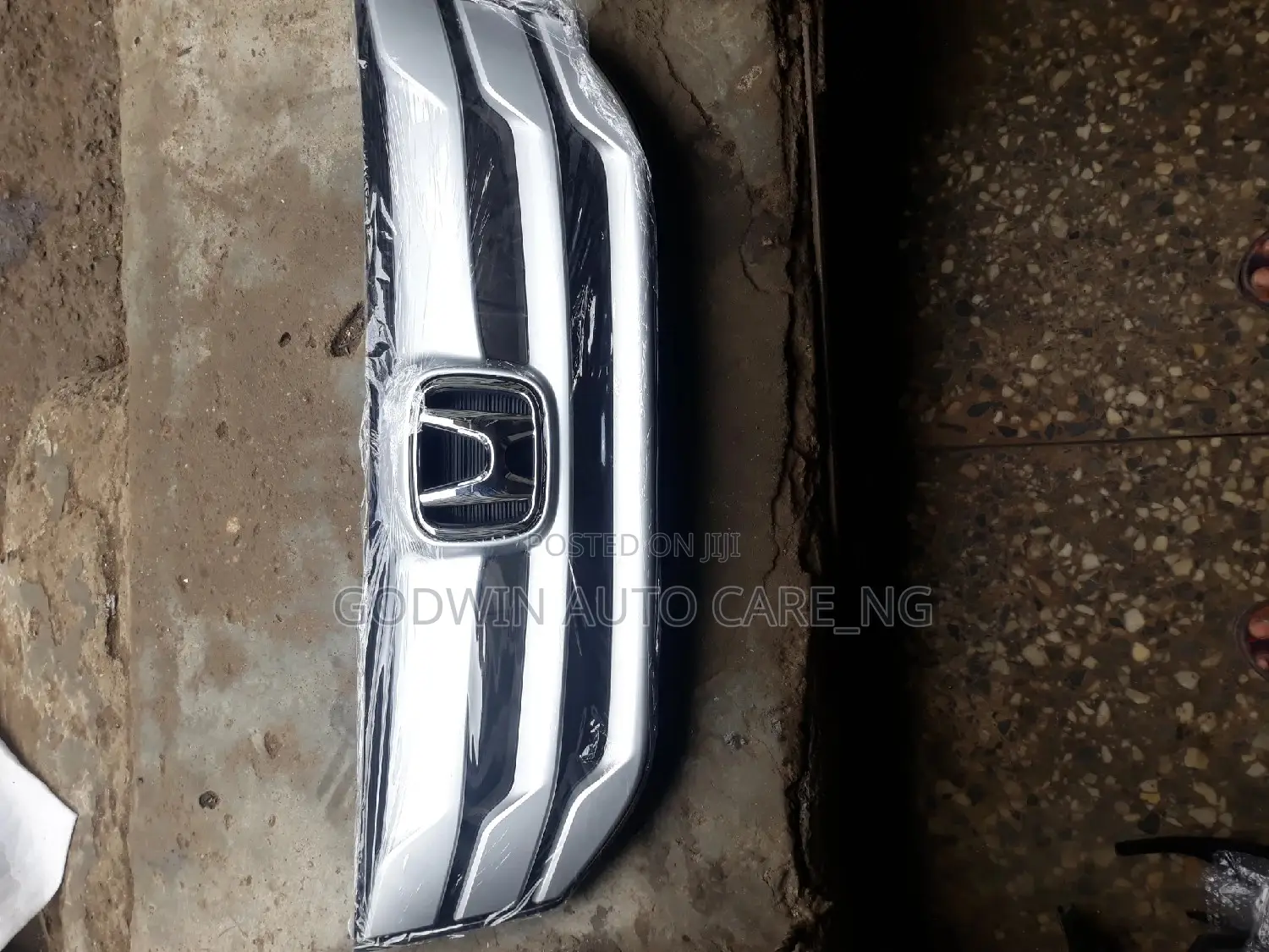 Honda Crosstour Front Grill 2013model. At a Cheaper Rate