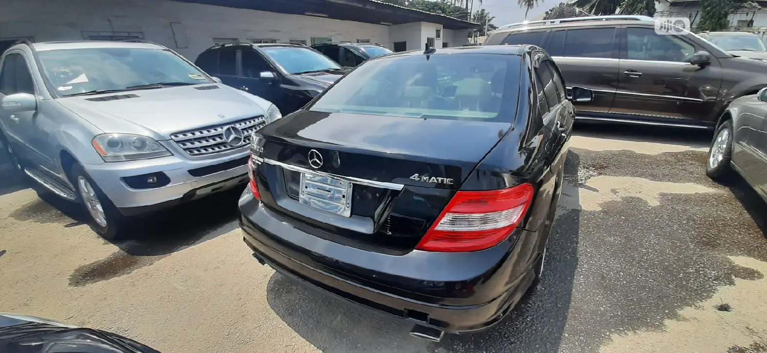 Mercedes-Benz C300 2010 Black