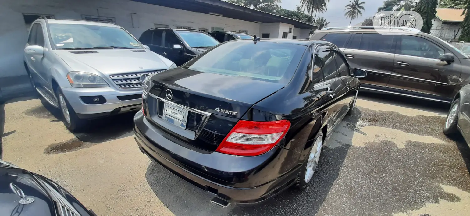 Mercedes-Benz C300 2010 Black