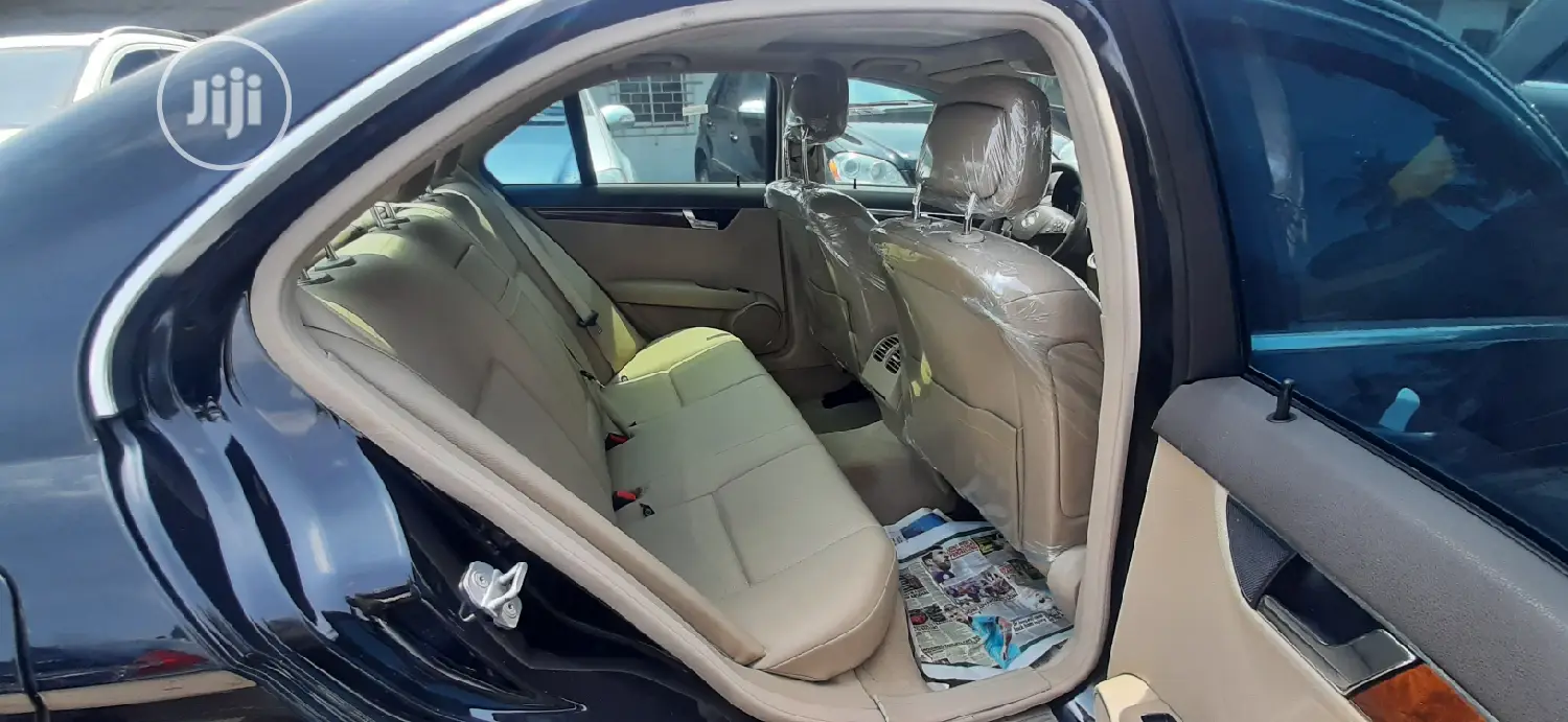 Mercedes-Benz C300 2010 Black