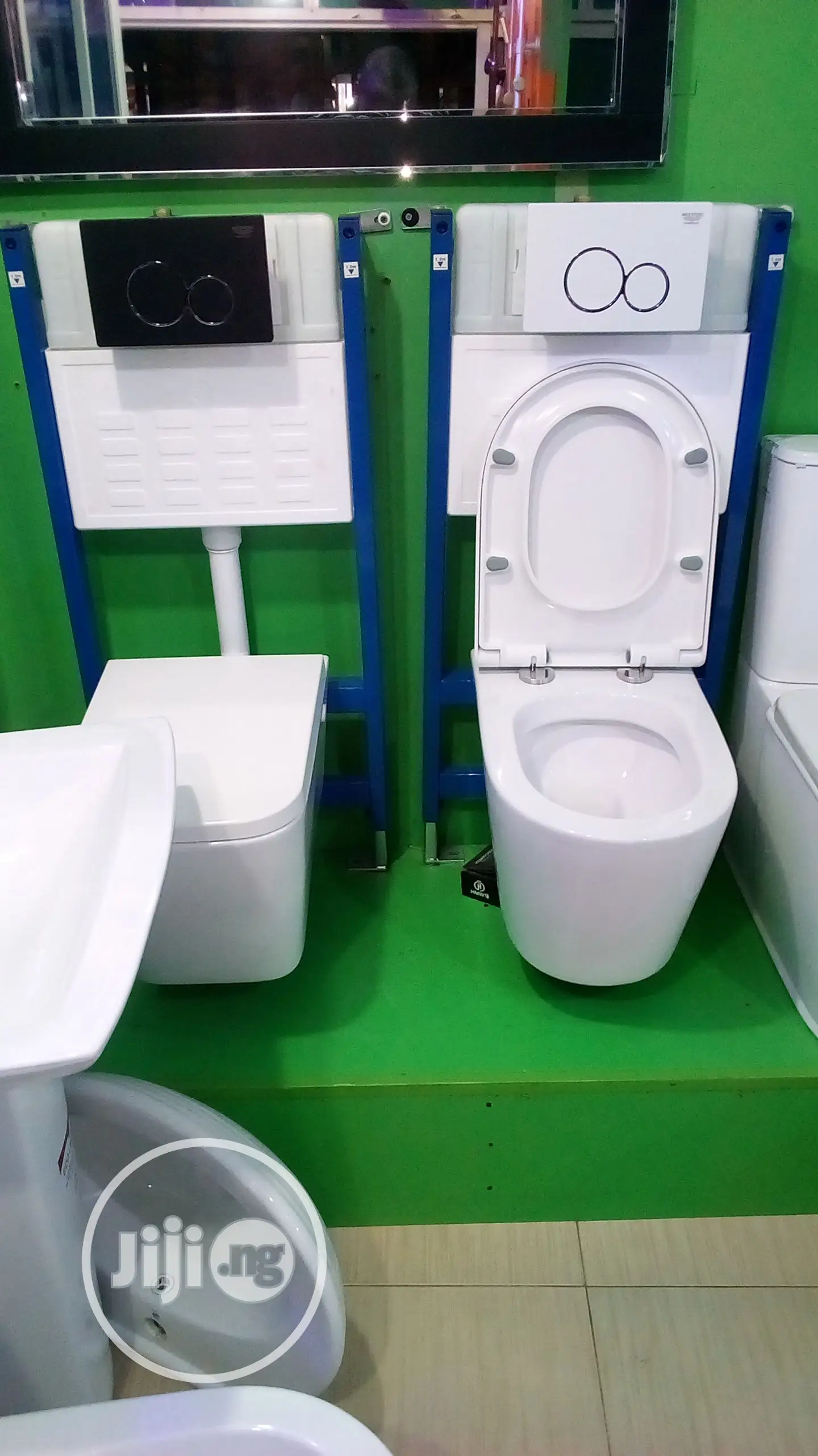 Concealed Tank and Wc