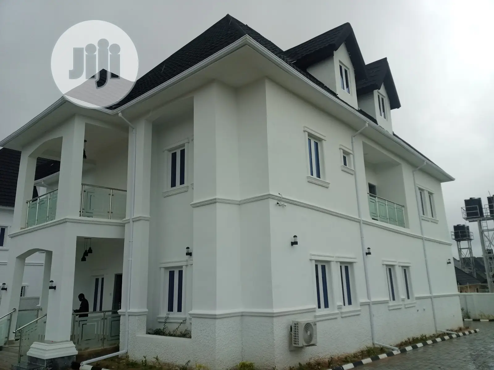 6bdrm Duplex in Gwarinpa for sale