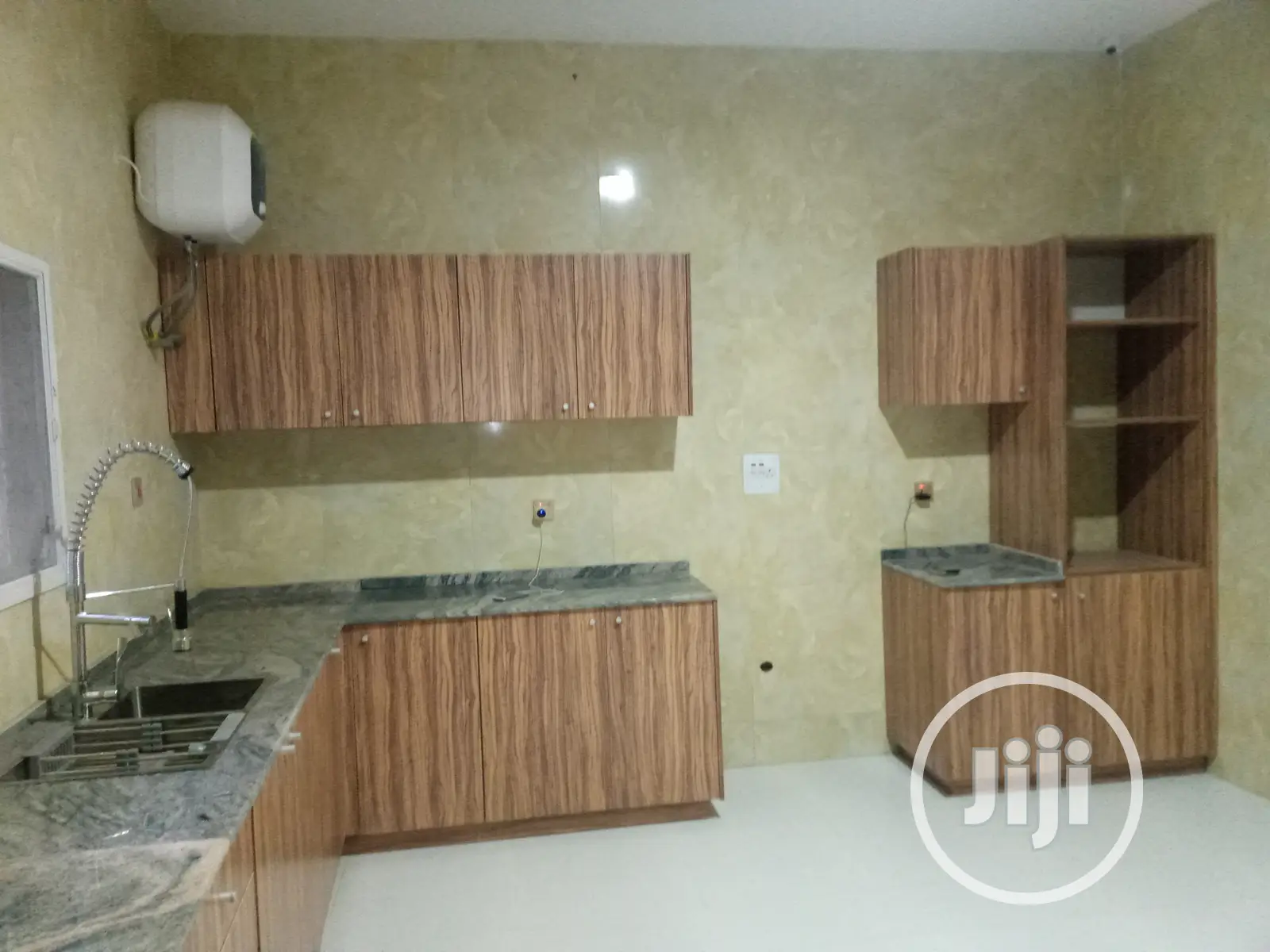 6bdrm Duplex in Gwarinpa for sale