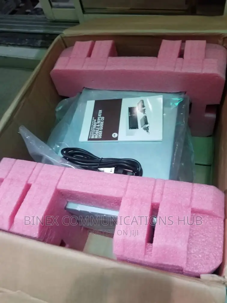 Motorola DP3000 UHF/VHF Digital Repeater