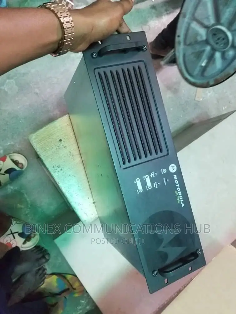 Motorola DP3000 UHF/VHF Digital Repeater