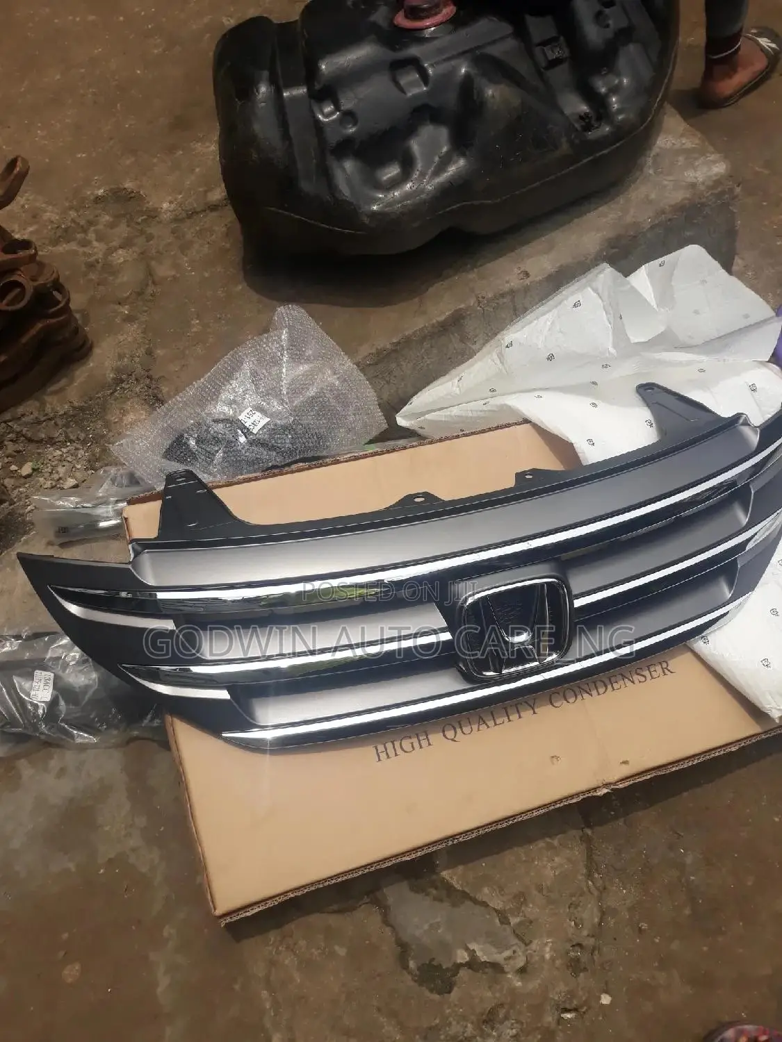 Front Grille 2013 Honda Crv