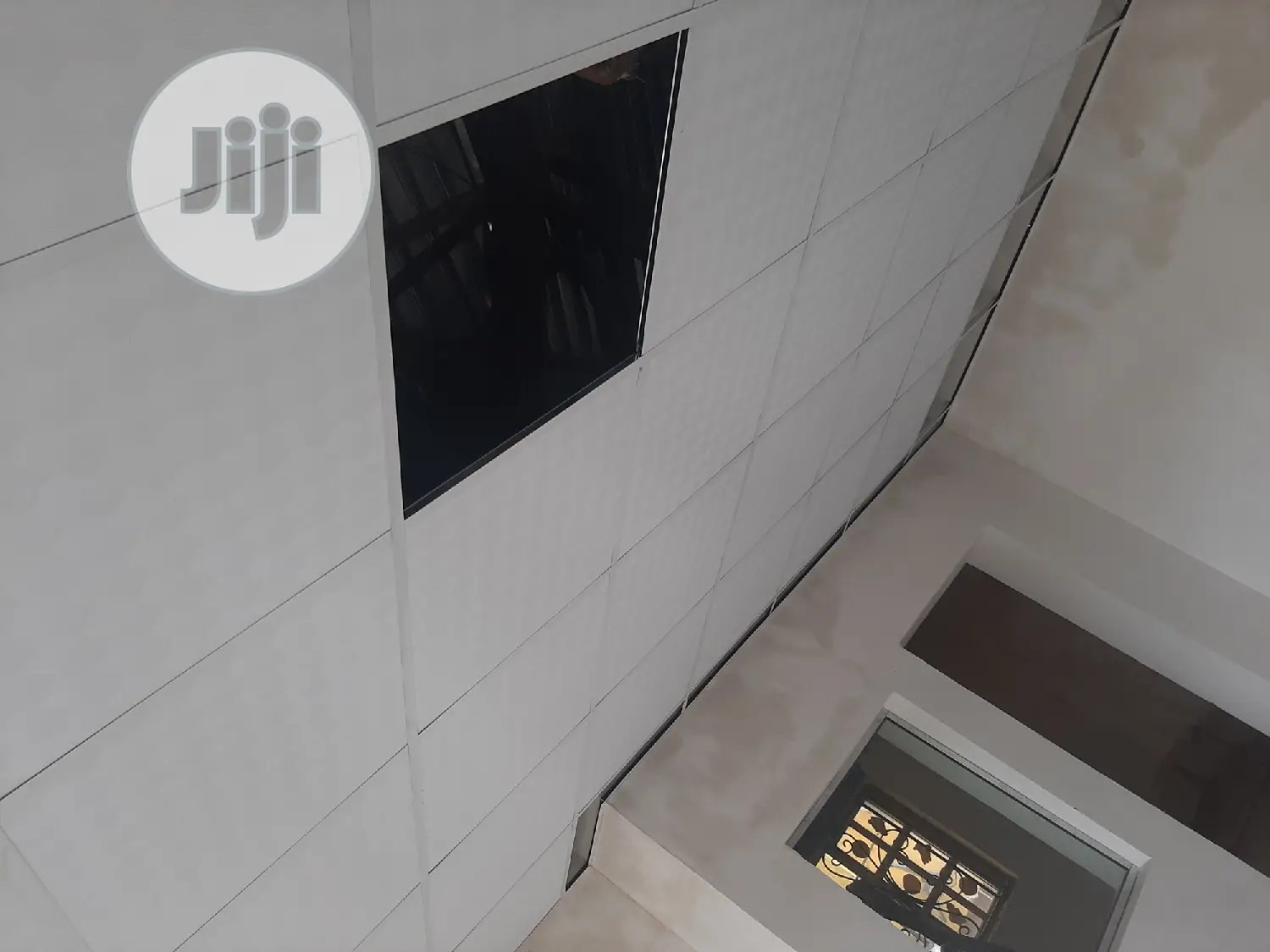 Suspended Ceiling/Woodenfloor/Window Blinds/Doors/Screeding