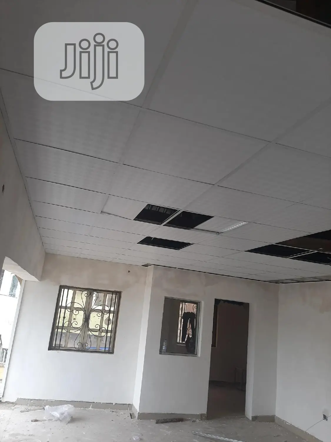 Suspended Ceiling/Woodenfloor/Window Blinds/Doors/Screeding