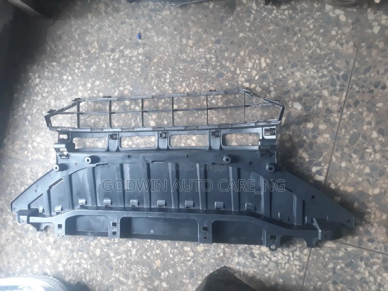 Down Grille 2010 Honda Crosstour