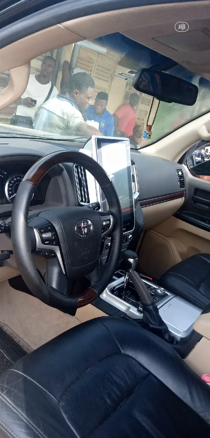 Complete Interior Kit With DVD Player Toyota Land Cruiser